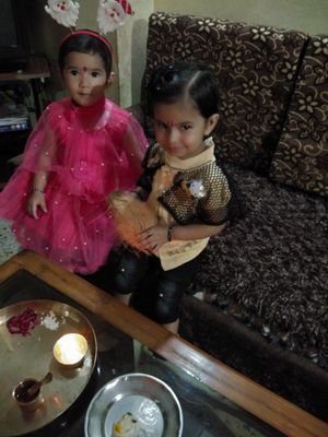 nN8N5VDelBZiqvG's profile picture. Happy Happy