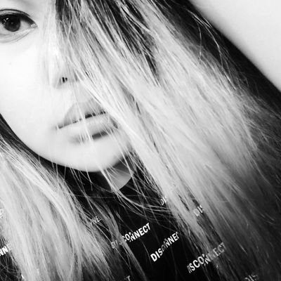 I'll stop wearing black if they find a darker color.
#MademoiselleEnNoir