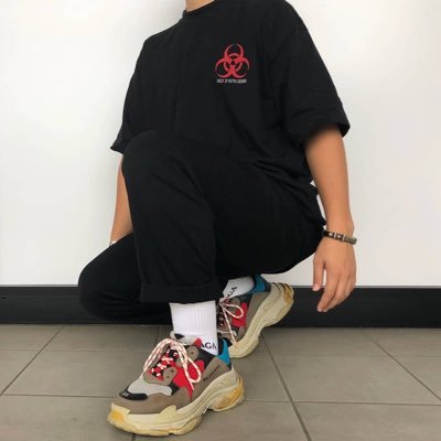 riku67349591's profile picture. 高校生月収７桁  借り入れある人ブラックの人でも大丈夫　無料で教え込みます  DMくれれば教えます