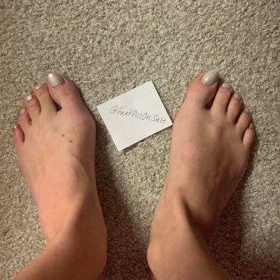 Selling Pics of Mine and Friends Feet l 🤤 DM’s are always open l We offer all types of feet😤 l Only real offers