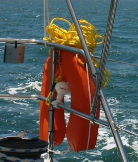 Yachtausruester liefert Produkte wie z.B. Bootsausrüstung, Bootszubehör, Yachtzubehör, Yachtbedarf, Bekleidung, Bootszubehoer so günstig