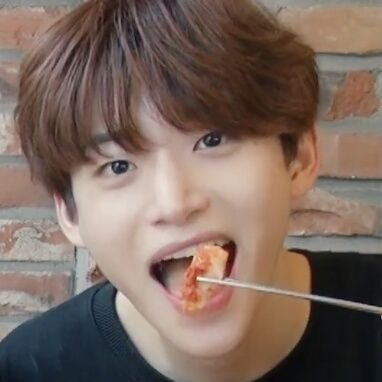 molbonoood's profile picture. 비이나인을 하자