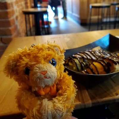 etsagit's profile picture. born to make history.