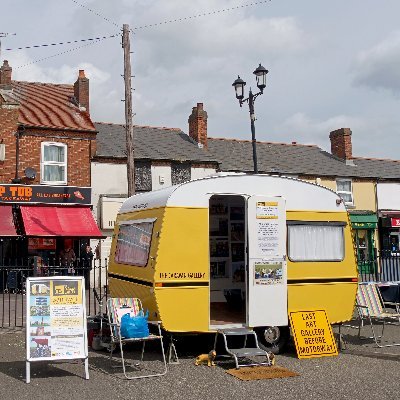 Roving artists and photographers working with people and places.
Also Saving Ron's Place in Birkenhead
https://t.co/Ms4FiCjYfE