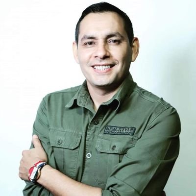 Psicólogo de profesión,  Socialista de convicción y paraguayo de corazón. Remando contra la corriente.