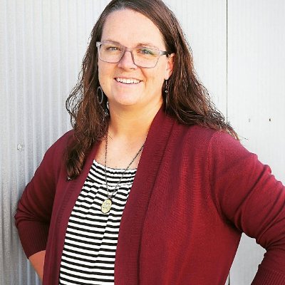 Lefty Lettering Lutheran looking to inspire creativity and get more scripture on walls. Come create with me! #purejoycreative
