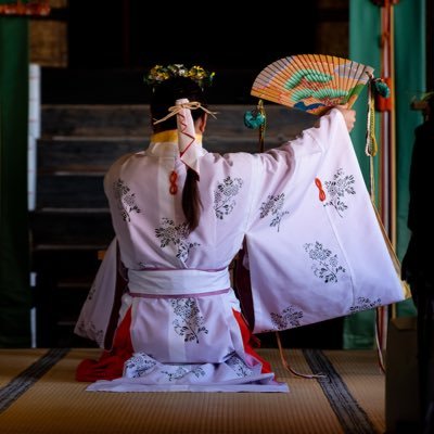 国宝青井阿蘇神社の巫女として日々頑張ってご奉仕しています。神社の例大祭おくんち祭は10月3日から10月11日まで斎行されます。皆様のご参拝お待ちしております。