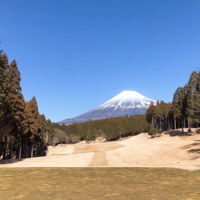 富士山の麓に住む21歳。ベスト111のシロウトゴルファー。趣味はゴルフ、スケボー、ウクレレ。