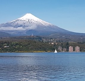 Espacio de lujo en Pucón
En uno de los principales centros turísticos de la región de la Araucanía. La ciudad de Pucón, a los pies del volcán Villarrica.