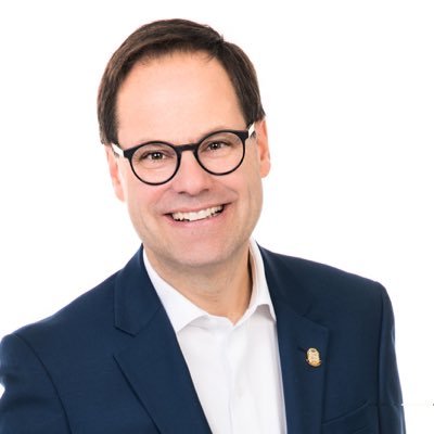 Passionné par la vie et ceux qui la font. Maire de Drummondville (2013-2020) et président de l'UMQ (2017-19).