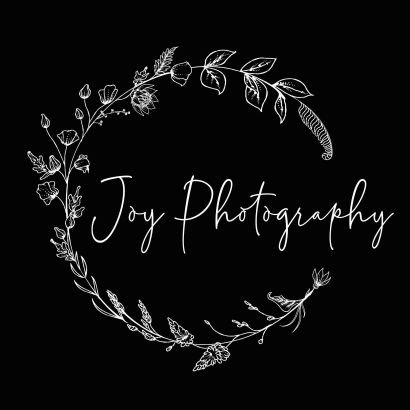 I am a portrait photographer based in Bloomington, IN. I specialize in children's, family, maternity, senior, and engagement portraits.