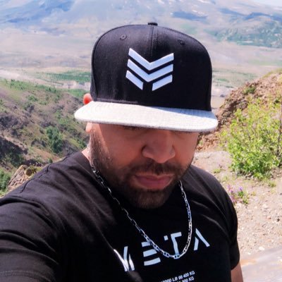 🇩🇴 Director of Marketing and Product Development @CLXgaming, Collaboration Senpai. Gamer, Anime Otaku, adrenaline junkie. tweets are my own 🇩🇴