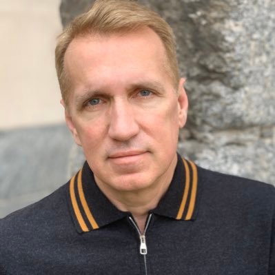 James Rollins, #1 NYT bestseller. 📖 Unveils unseen worlds. 🧪 Scientific breakthroughs. 📚 Historical secrets matched with stunning suspense.