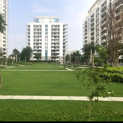 ultima_dlf's profile picture. Real Estate