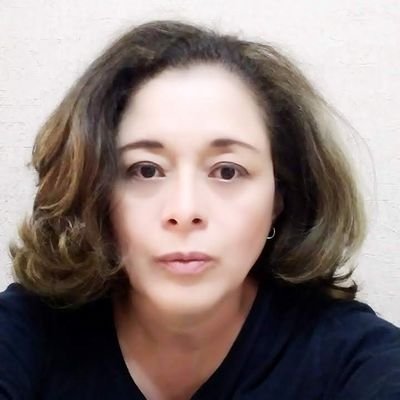 Hija de Dios, Esposa, Mamá. Administrador Industrial por UPIICSA, y Estilista Profesional