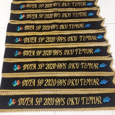 yg butuh jasa pembuatan selempang wisuda logo.bendera.baju kaos topi dll bisa hub kami di wa/tlp 085223666670