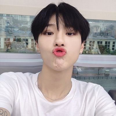 Txxxt06's profile picture. ยังไม่ทันเริ่มจีบก็โดนถีบไปอยู่ร้านเหล้า