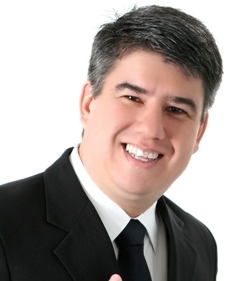 Curraisnovense, Pai, Marido, Filho, Genro, Amigo e Empresário de TI (IT Services). Sobrenome: Hermógenes Medeiros de Araújo.