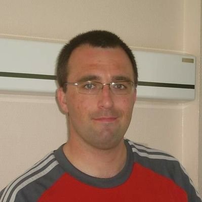 42 ans , 2 enfants , chieur à temps plein