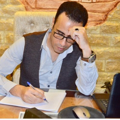 كاتب وإعلامي .. مقدم برنامج في الصميم علي قناة صوت العرب ومقدم برنامج كلمتين ونص علي قناة مصر الحياة وmon التليفزيونية