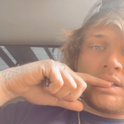 EE_LaFlare's profile picture. I’d rather be carried by 6 then judged by 12 Snap: alford713