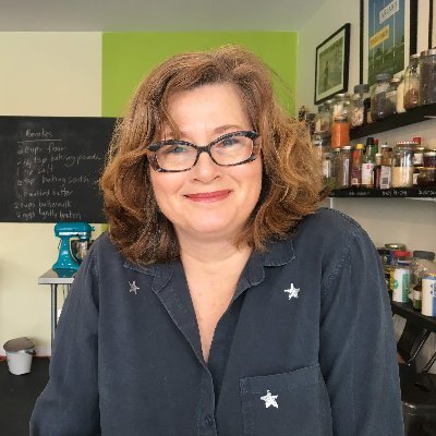 I love to cook. I love to cook. I love to teach. Hi I'm Lisa and I have a cooking school in Toronto's sweet East End. Also love movies, TV and gossip.