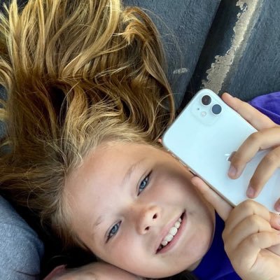 unicorn51951323's profile picture. Unicorn lover; Girl Scout; Adventurer; Roblox enthusiast; Minecraft fanatic