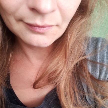Miau.
Ansonsten:
✏Mami 👱♂️👱♀️
✏Lehrerin 👩🏫
✏Hobby-Politikerin (Kreistag)
✏Dorfkind 👩🌾
✏ Coworking
✏Verliebt ins Leben und unsere schöne Welt 🌍