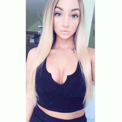 ladycynba's profile picture. SUHHH 🤟 Zelda | Pokemon | Marvel Rivals | Anime 𝕄𝕠𝕠𝕟 𝔾𝕠𝕕𝕕𝕖𝕤𝕤. 𝕄𝕦𝕤𝕚𝕔 𝕙𝕖𝕒𝕝𝕤. 𝔾𝕠𝕠𝕕 𝕧𝕚𝕓𝕖𝕤.