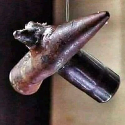 شوكه في حلق الظلمه
أغرد بما يغيض الباطل
شد حيلك وتابعني وإن لم تفعل فاعلم أن #محمد_بن_زايد قد منعك😁