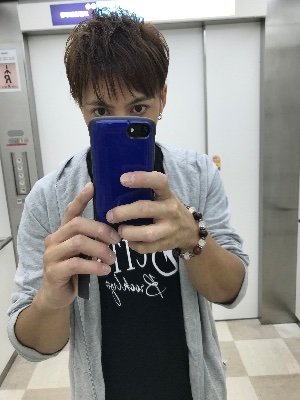 HLVb682TATA6uhE's profile picture. Qwertyuiop