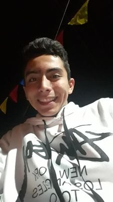 jugar fútbol
bailar