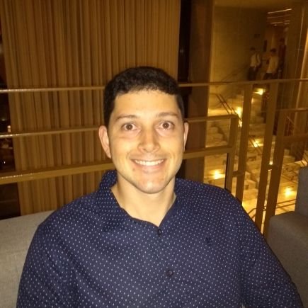 Vivo a vida como ela é, e assim sou muito feliz ! Agradeço a Deus !