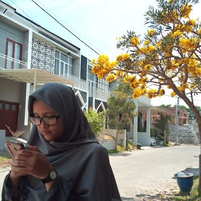 Menghindar dari hiruk pikuk kehidupan sosial |
Akun curhat