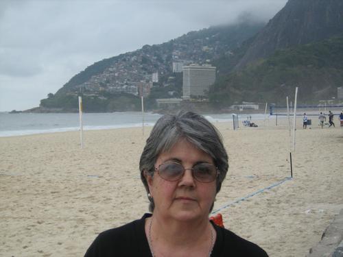 Soy viuda madre de tres hijos y feliz abuela de 9 nietos.Cristiana Catolica.
