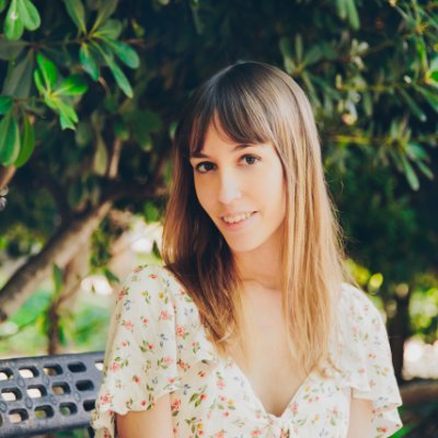 🎓Ingeniera Multimedia | Fotógrafa & Programadora Web 👩💻 | Especialista en #MarketingDigital & #SEO | Viajes, gatos, música, cine, funkos y bravas. 🌏