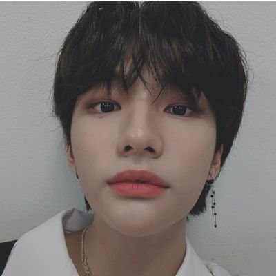 I love Stray kidzzz
I am a song writer
I like FOOD
Love and light to everyone!!💖