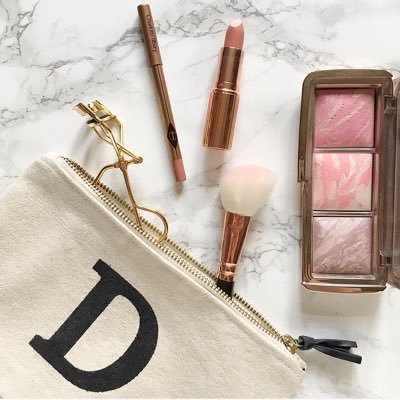 Makeup, skincare and beauty bits! Instagram | https://t.co/4fMLlYhfYJ Email | daniellesbeautyblog@gmail.com