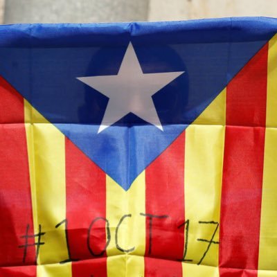 Independentista, amant dels animals i farta d’aquest estat embogit i delirant. LLIBERTAT ||*||