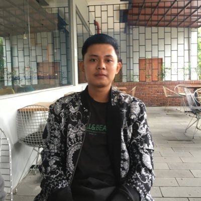 zsyahalam's profile picture. senyum korporat.