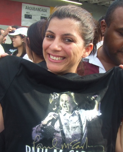 Tenho raízes e asas. Raízes q me lembram quem sou e asas q me levam ao show de Paul McCartney!!! Muito feliz! Obrigada a todos q tornaram possivel!