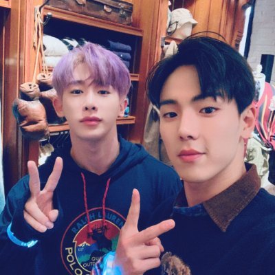in love with @officialmonstax
bias:can't choose but mostly lee hoseok and papa bear
follow my first account @NURSHAFINAS03