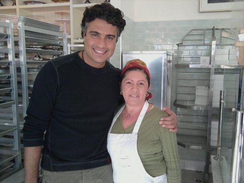 Cakes, Cookies & Cupcakes Cake Decorating Instructor &
Office Assistant