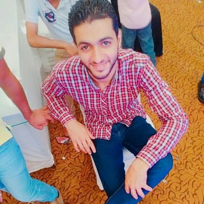 البعـض يتحـدث عـن الوفـاء
وهـو يمـارس الخيانـة بإتقـان
😎😎✋