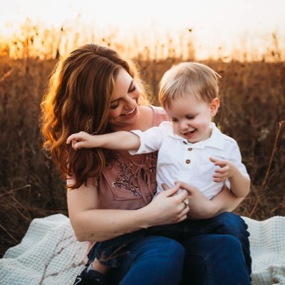 SenoraRobertson's profile picture. Spanish teacher at EMS, momma, farmer, culture/language nerd, UofKentucky alum, podcast enthusiast, pal and confidant. tweets my opinions, not my employer’s