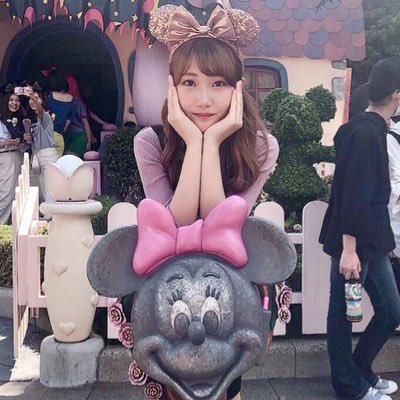 r_love25's profile picture. 