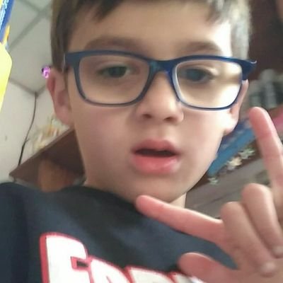 Amante de Fortnite, Nivel 100 de pase.Mis pasiones:fortnite y fifa y ver a byzapi en twitch,2008,amo el atun con tomate