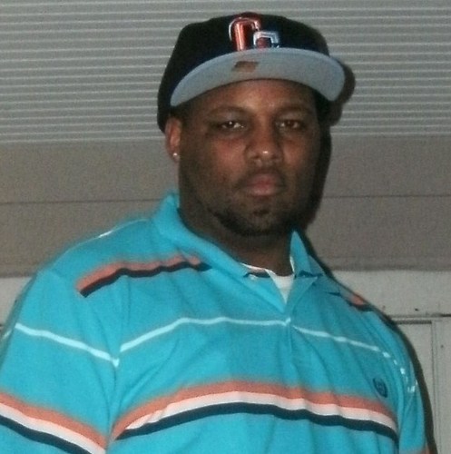 SINGLE. Graduated with a BA in Sports Mgt. Play football and LOVE MY BBW's. One of the nicest guys you will meet. Ask if you wanna know more