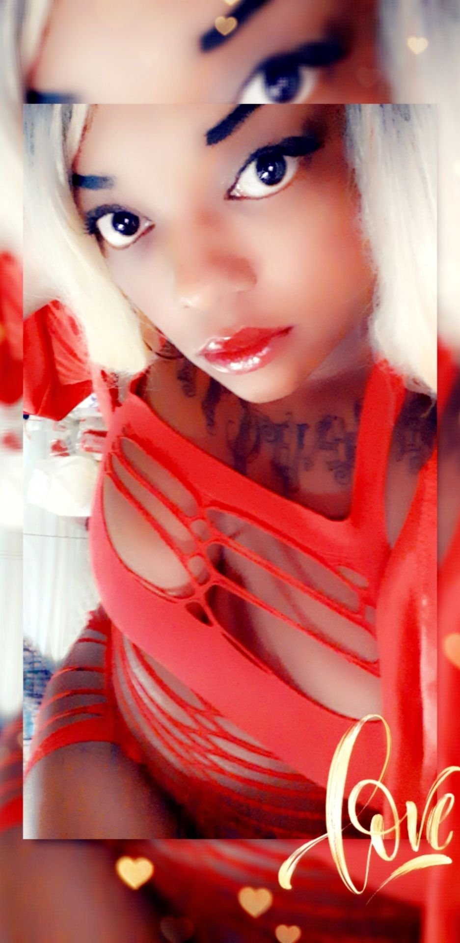 Royaltymillian's profile picture. Owner Gritterbabybusiness. Artist painter ,writer, and fashion designer