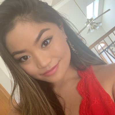 meghan_germino7's profile picture. her heart bloomed sunflowers so she would always face the light🌻